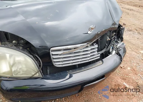 2003 Cadillac Deville Standard z USA, uszkodzony, nr VIN 1G6KD54Y83U130019